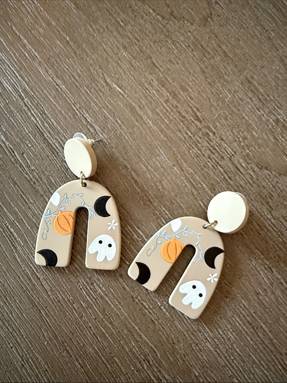 Handcrafted Beige Halloween Arch Earrings with Pumpkins & Ghosts